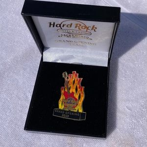 HARD ROCK collectible pin HARD ROCK SACRAMENTO AT FIRE MOUNTAIN